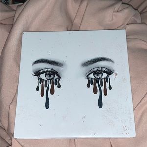 Kylie cosmetics blue honey palette